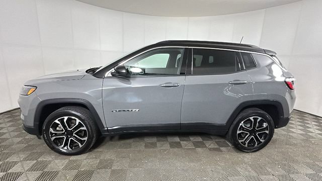 Used 2023 Jeep Compass Limited w/ Sun and Sound Group AWD/4WD image 6