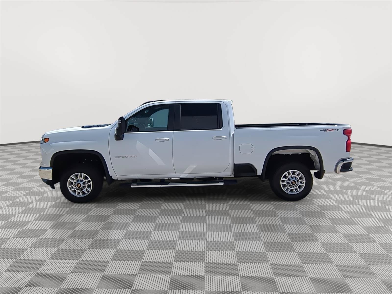 Used 2025 Chevrolet Silverado 2500 LT w/ Convenience Package AWD/4WD image 2