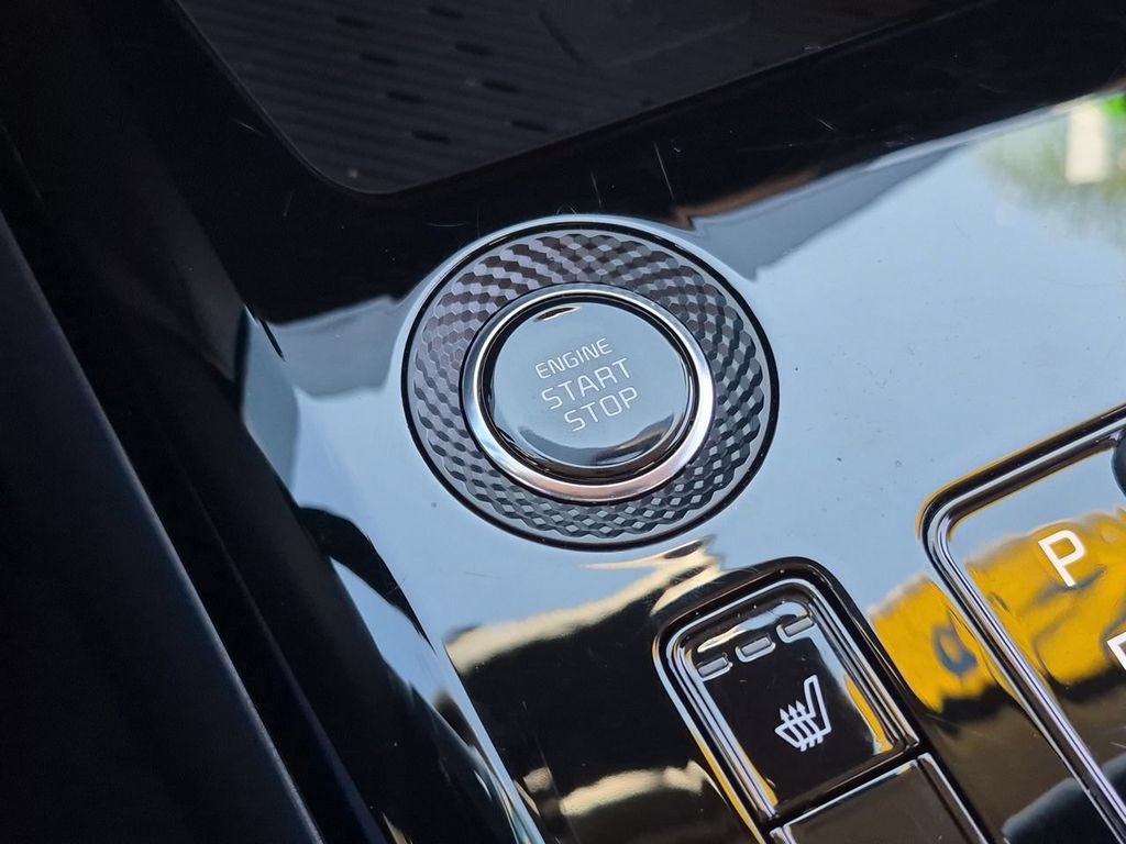 Certified 2025 Kia Niro EX FWD image 17