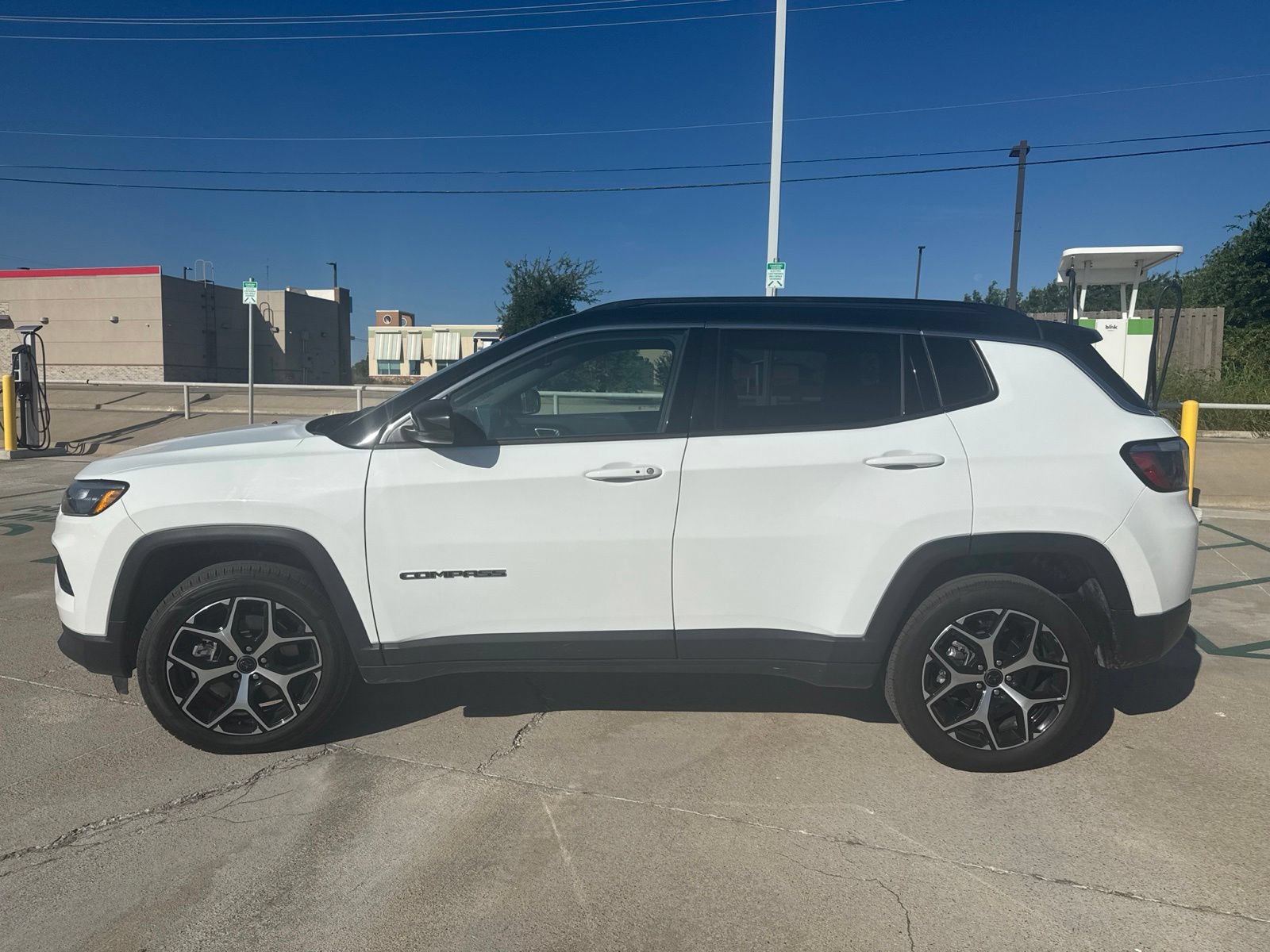 Used 2025 Jeep Compass Limited AWD/4WD image 6