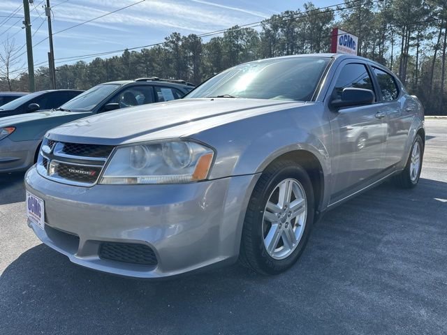 Used 2013 Dodge Avenger SE image 3