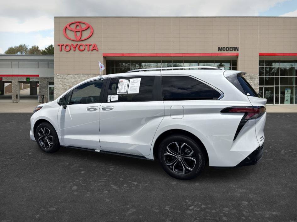 Certified 2026 Toyota Sienna Platinum AWD/4WD image 5