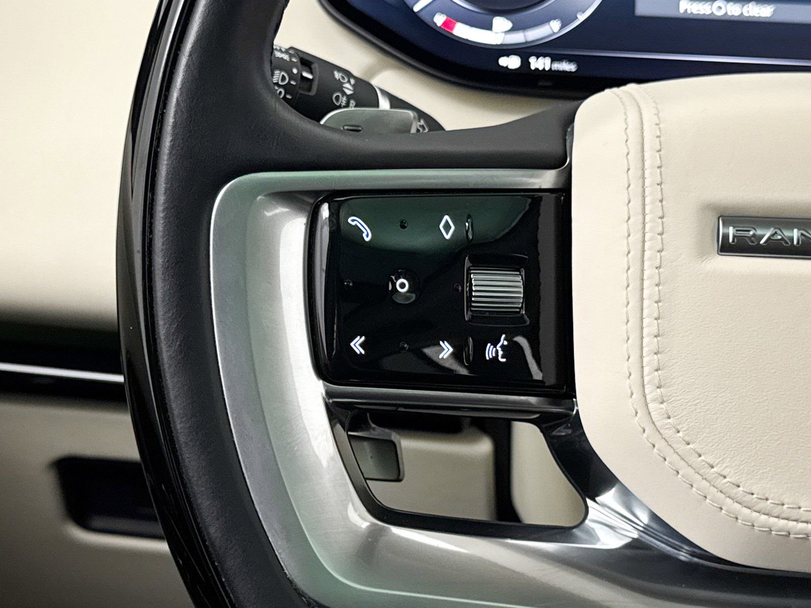 Used 2023 Land Rover Range Rover SE image 39