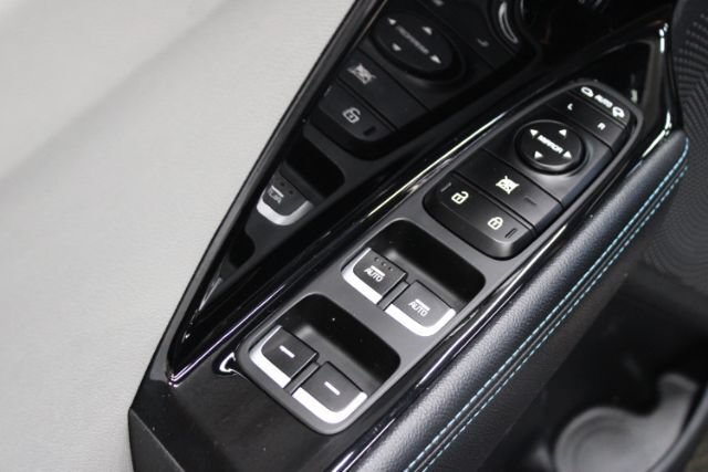 Used 2018 Kia Niro EX Premium FWD image 9