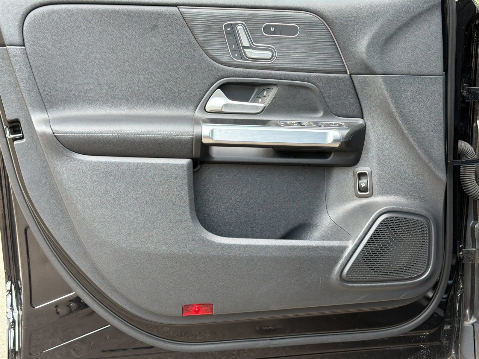 Used 2025 Mercedes-Benz GLB 250 image 14