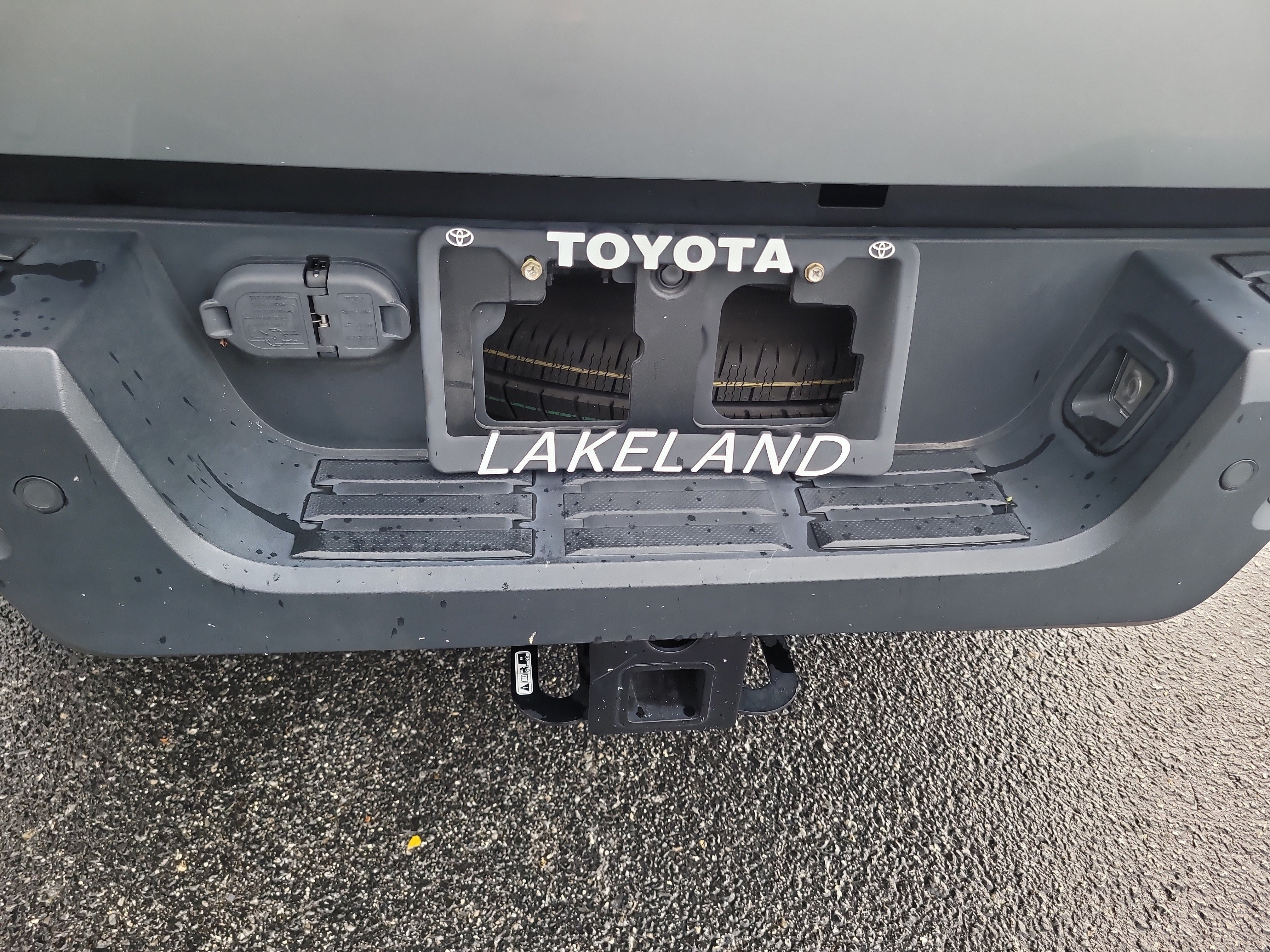 Used 2024 Toyota Tacoma SR5 w/ SR5 Upgrade Package AWD/4WD image 11