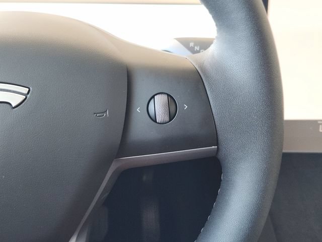 Used 2025 Tesla Model Y Long Range RWD image 36