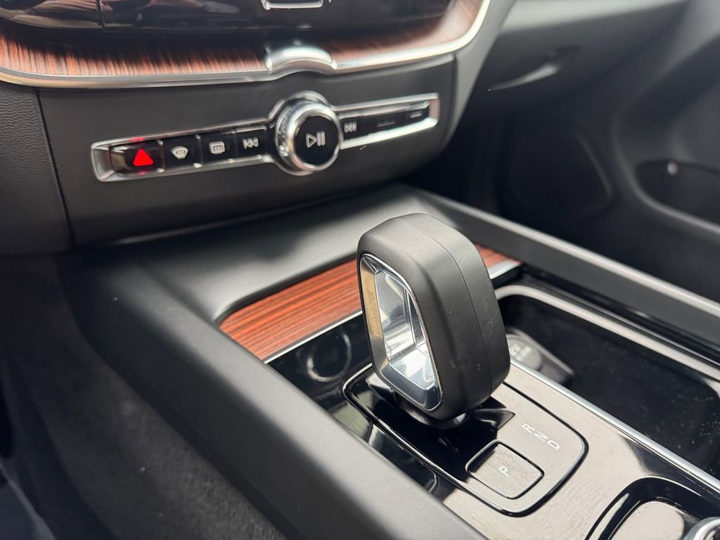 Certified 2023 Volvo XC60 B5 Plus w/ Climate Package image 16