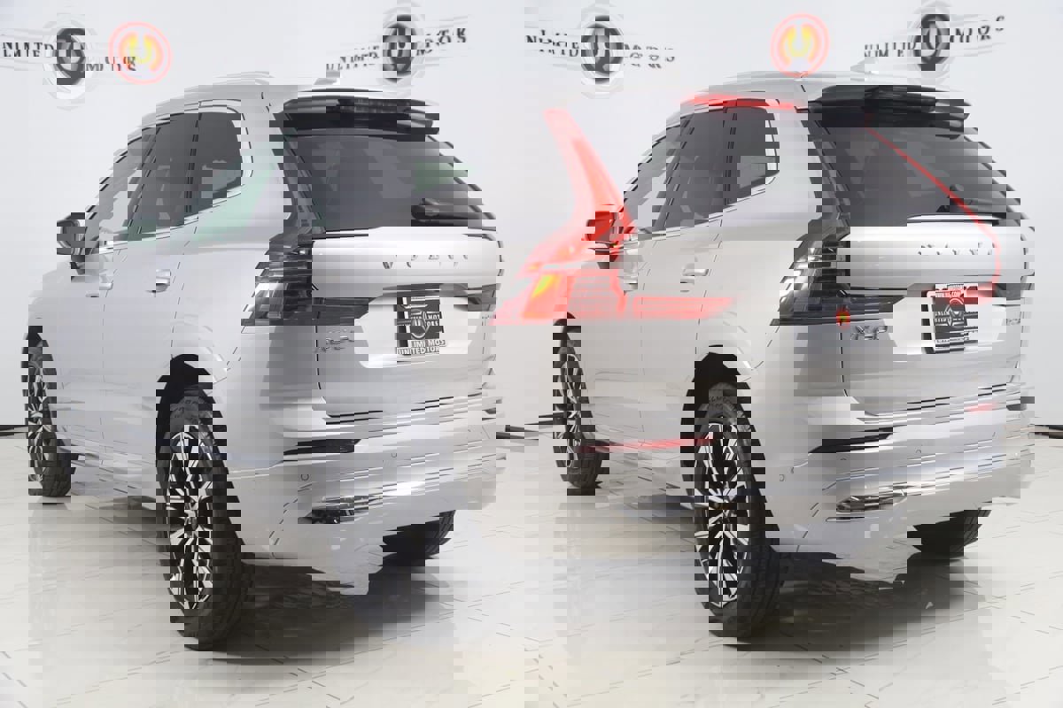 Used 2023 Volvo XC60 B5 Plus w/ Climate Package image 4