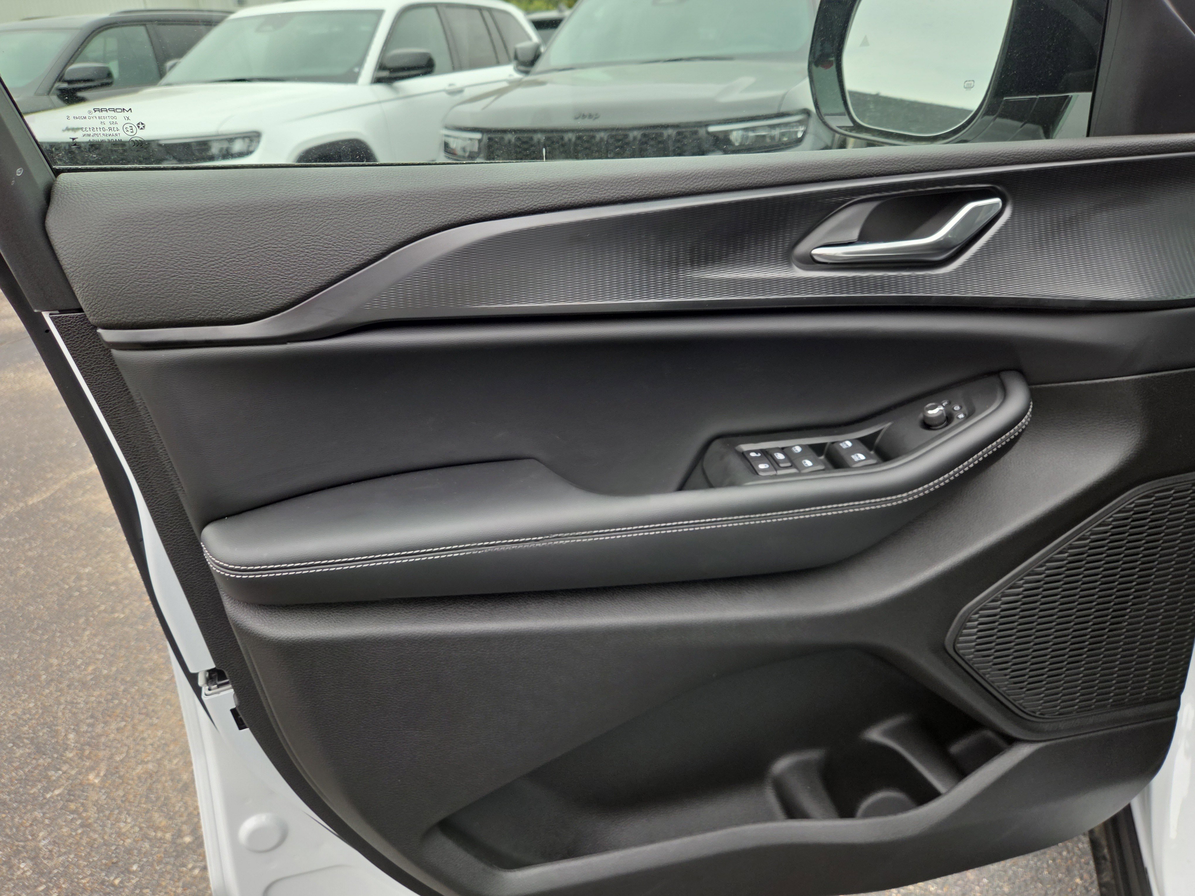 New 2025 Jeep Grand Cherokee L Altitude image 5