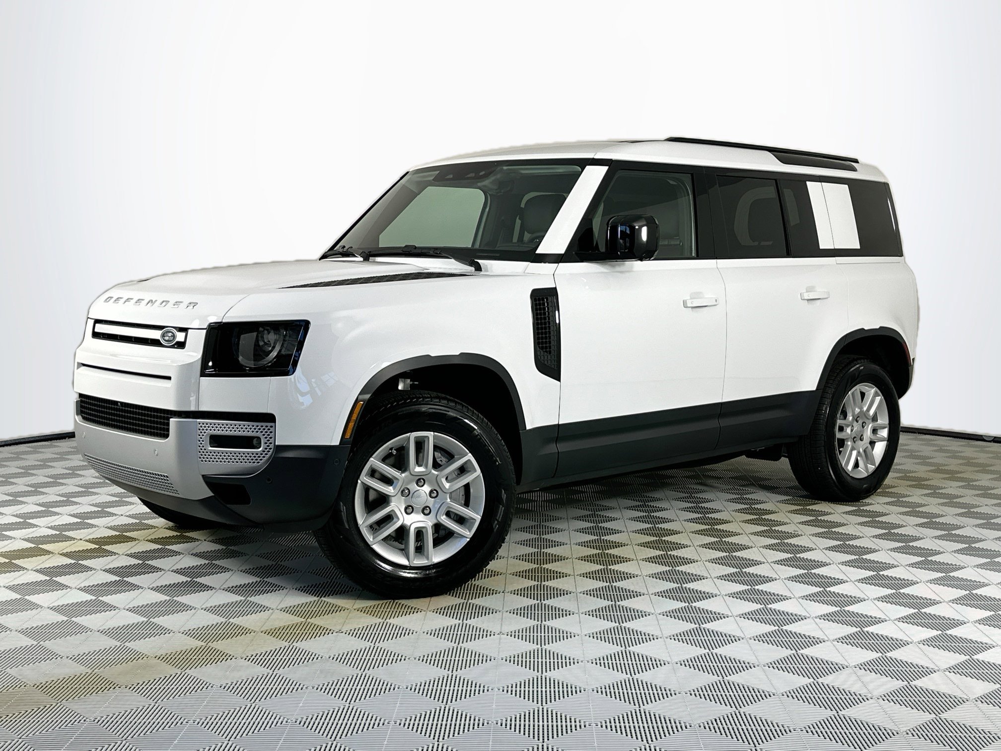 Used 2025 Land Rover Defender 110 S image 1