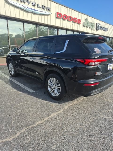 Used 2024 Mitsubishi Outlander ES image 5