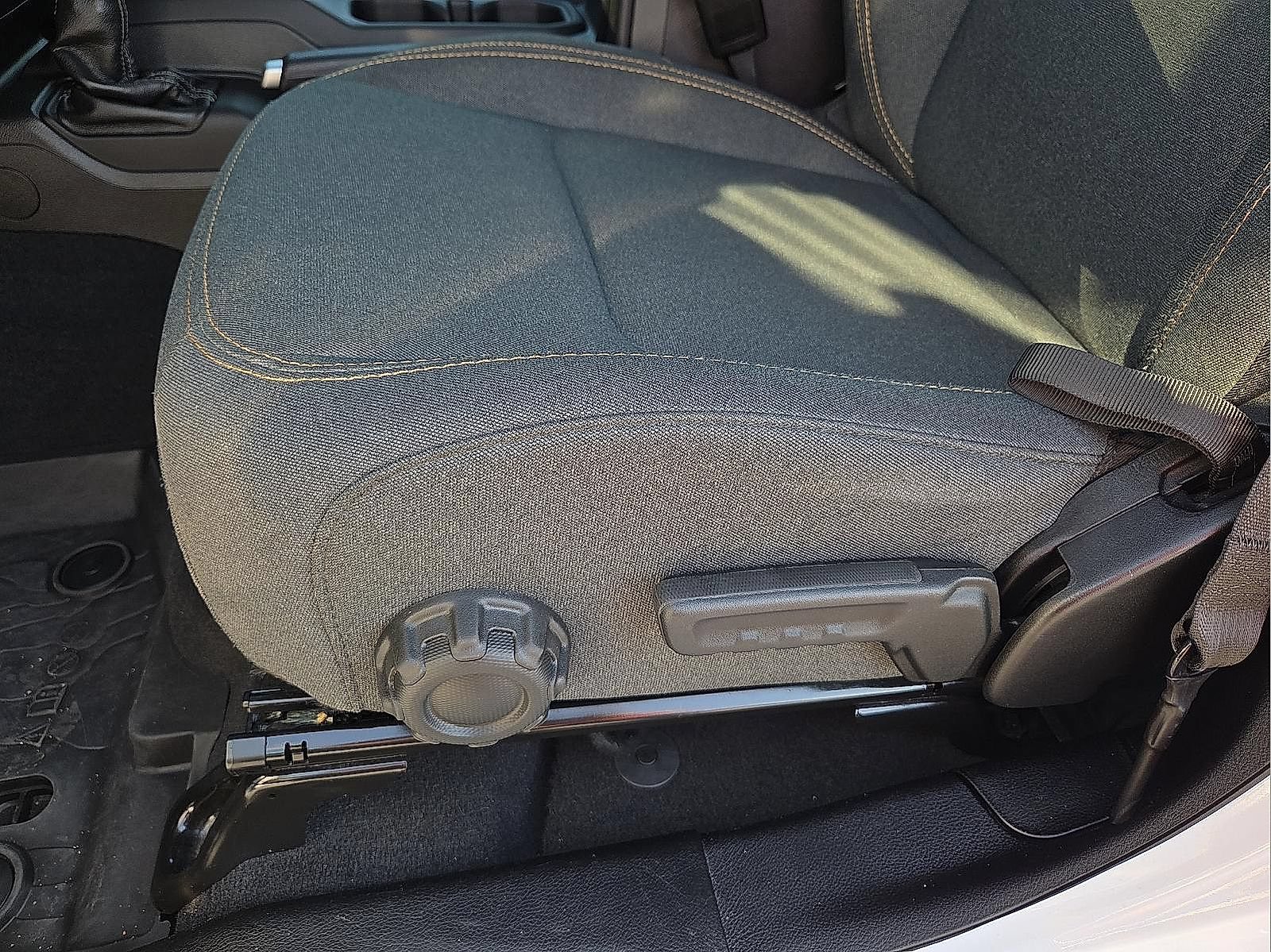 Used 2025 Jeep Wrangler Unlimited Sport AWD/4WD image 14