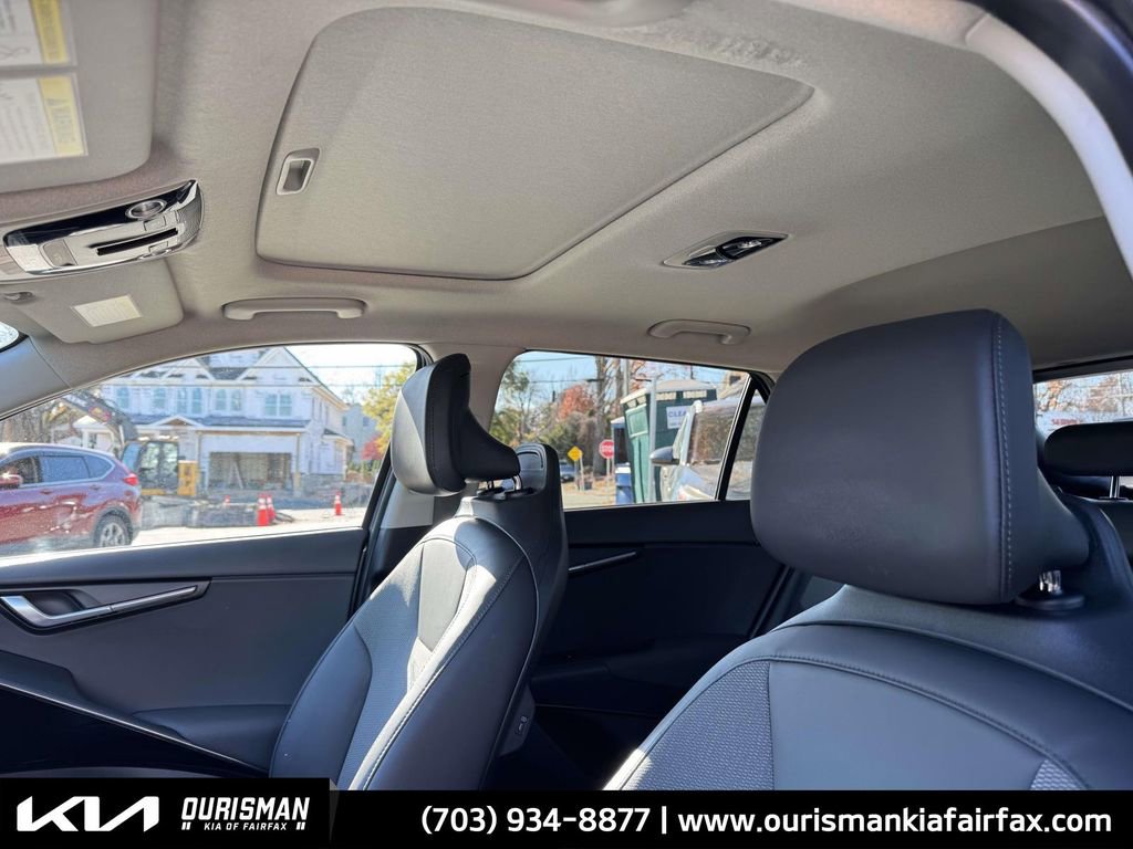 Used 2023 Kia Niro EX Touring image 18