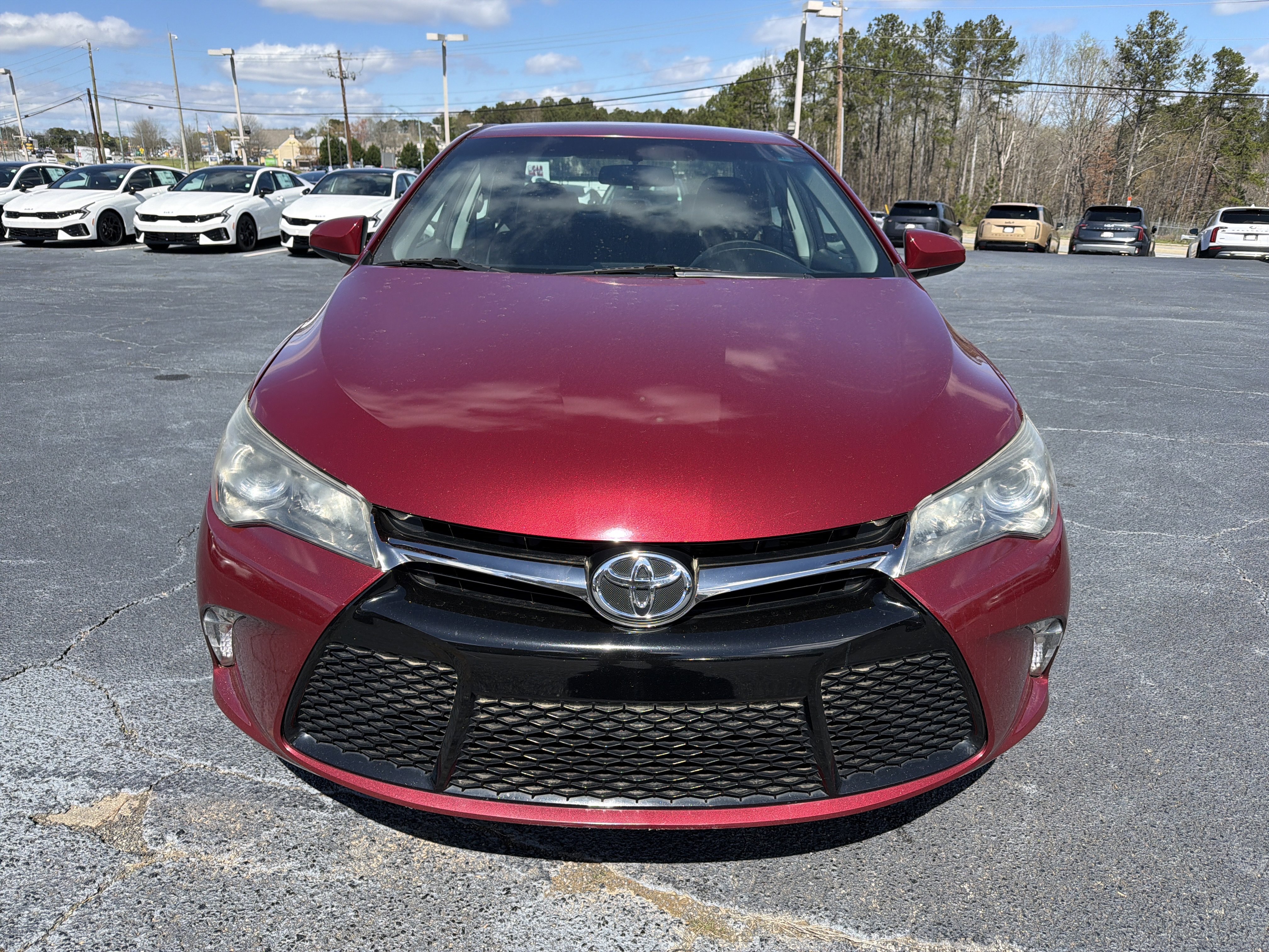 Used 2017 Toyota Camry SE image 4