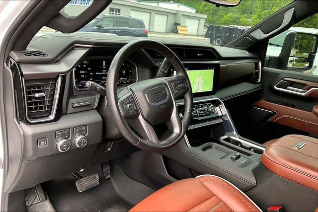 Used 2025 GMC Sierra 3500 Denali Ultimate AWD/4WD image 13