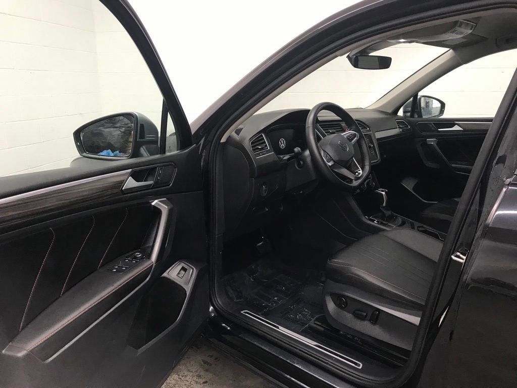 Used 2024 Volkswagen Tiguan SE image 11