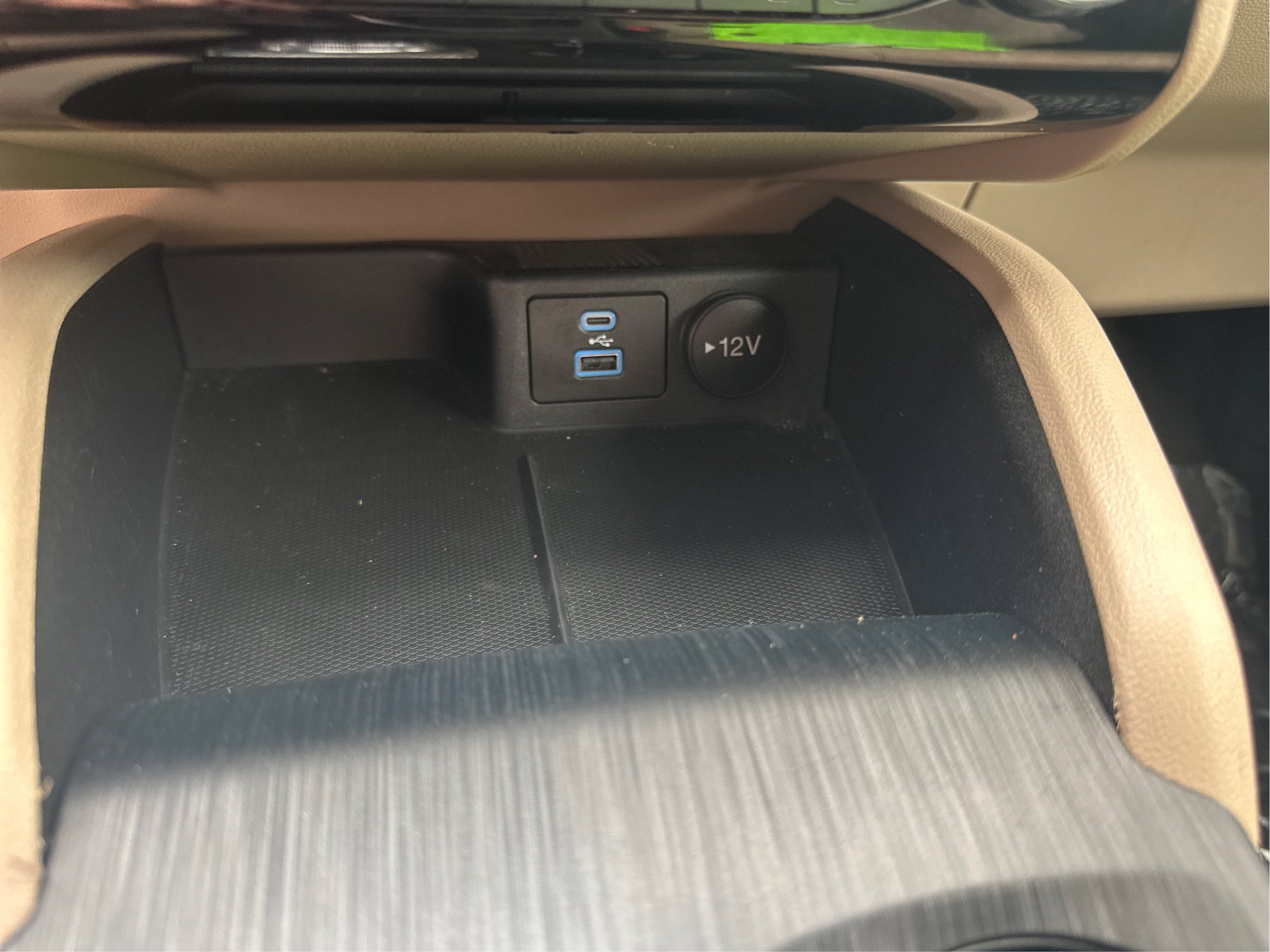 Used 2022 Ford Escape Titanium AWD/4WD image 34