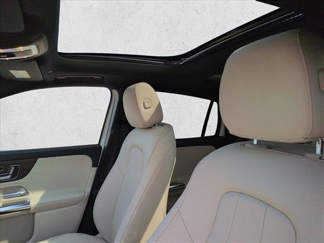 Used 2022 Mercedes-Benz GLA 250 4MATIC image 16