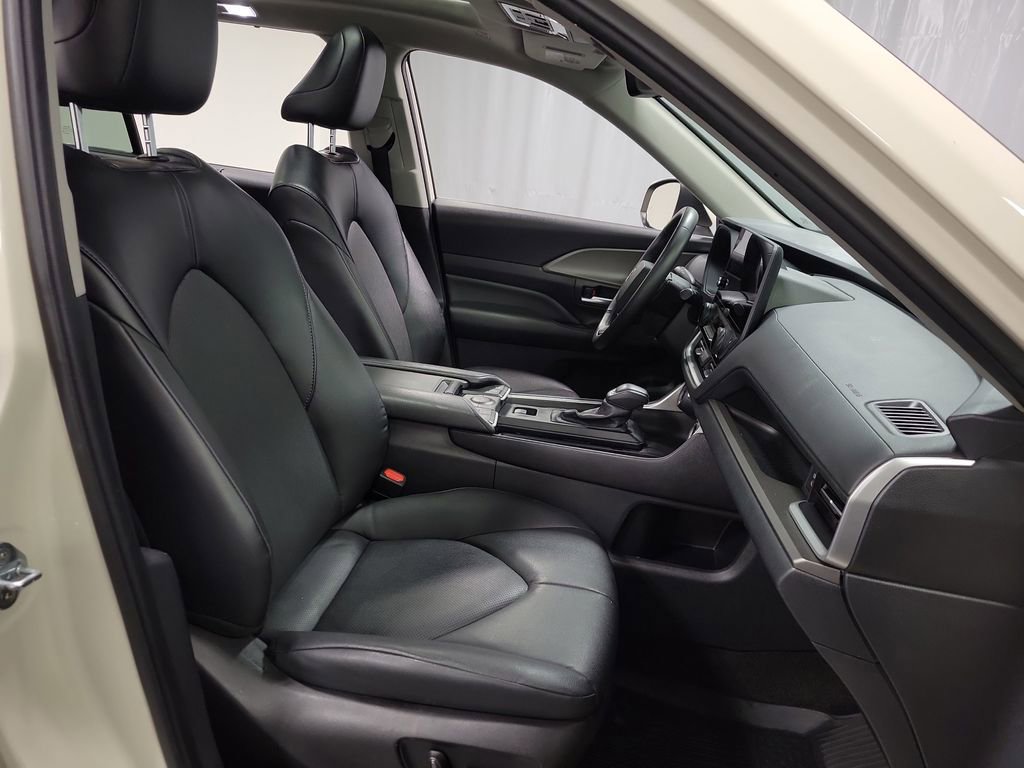 Used 2024 Toyota Grand Highlander XLE AWD/4WD image 29