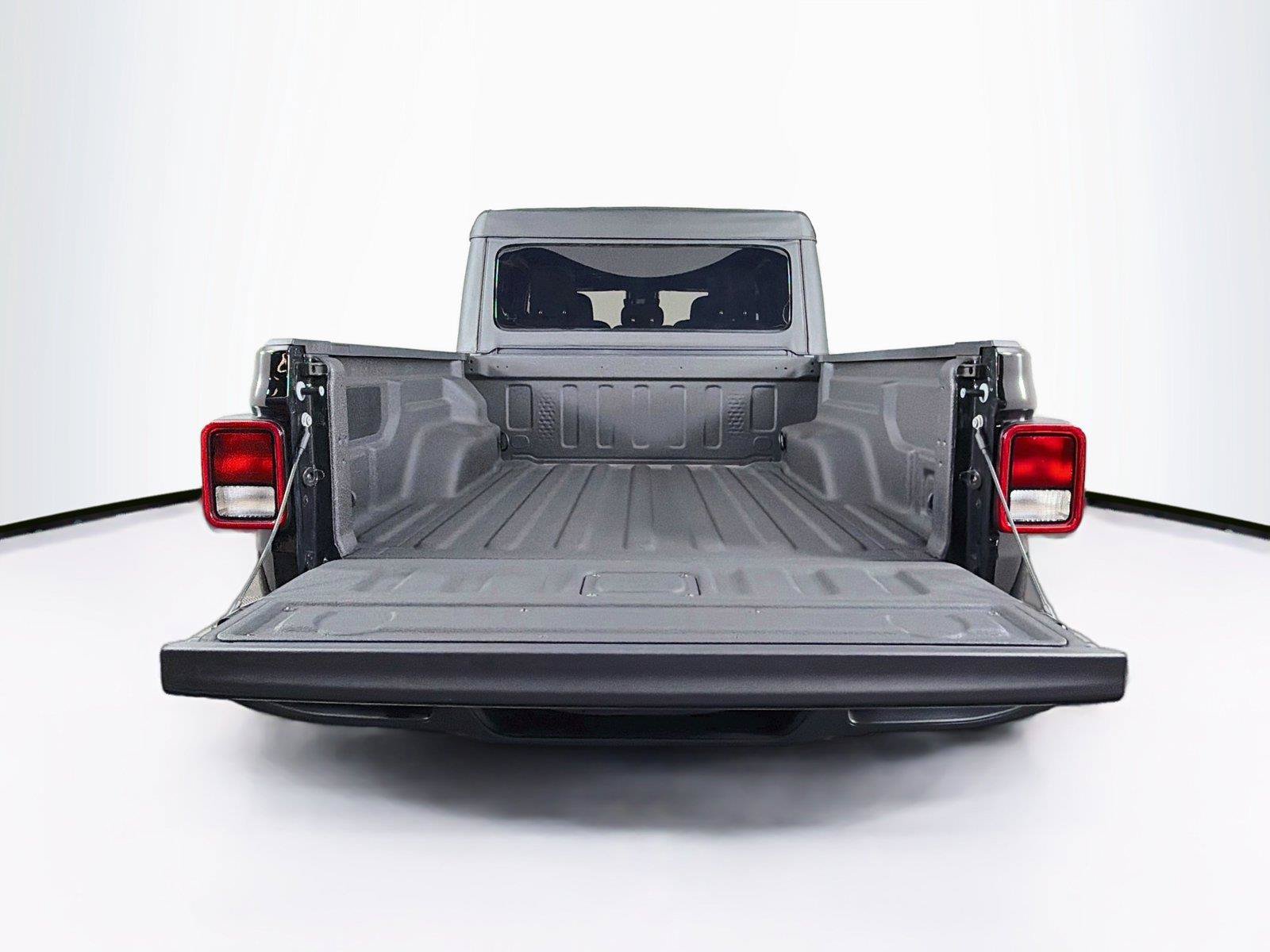 Used 2025 Jeep Gladiator Sport AWD/4WD image 14