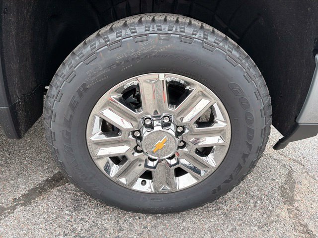 New 2026 Chevrolet Silverado 2500 High Country w/ LPO, Dark Essentials Package AWD/4WD image 40