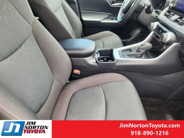 Used 2025 Toyota RAV4 XLE FWD image 15