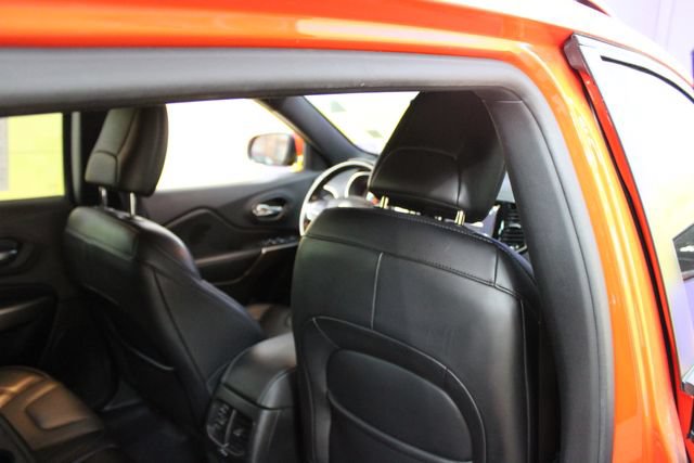 Used 2021 Jeep Cherokee High Altitude AWD/4WD image 10