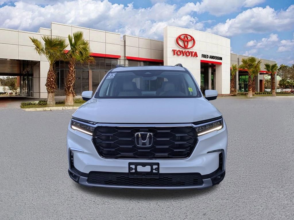 Used 2025 Honda Pilot Touring image 9