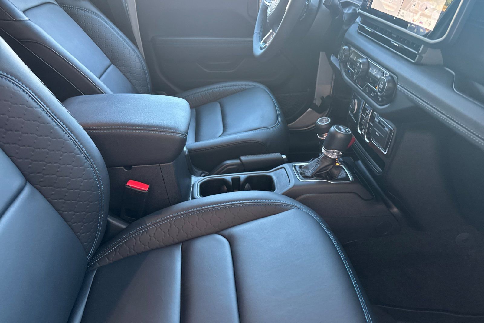 Used 2024 Jeep Wrangler High Altitude AWD/4WD image 19