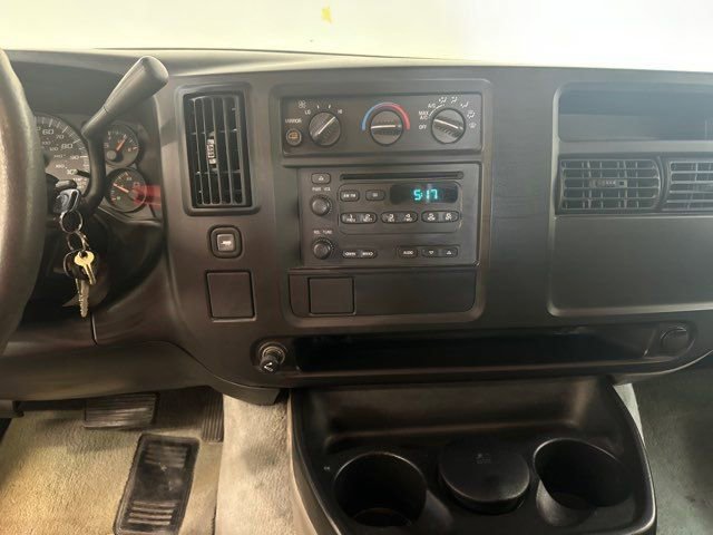 Used 2003 Chevrolet Express 1500 w/ Preferred Equipment Group 3 image 18