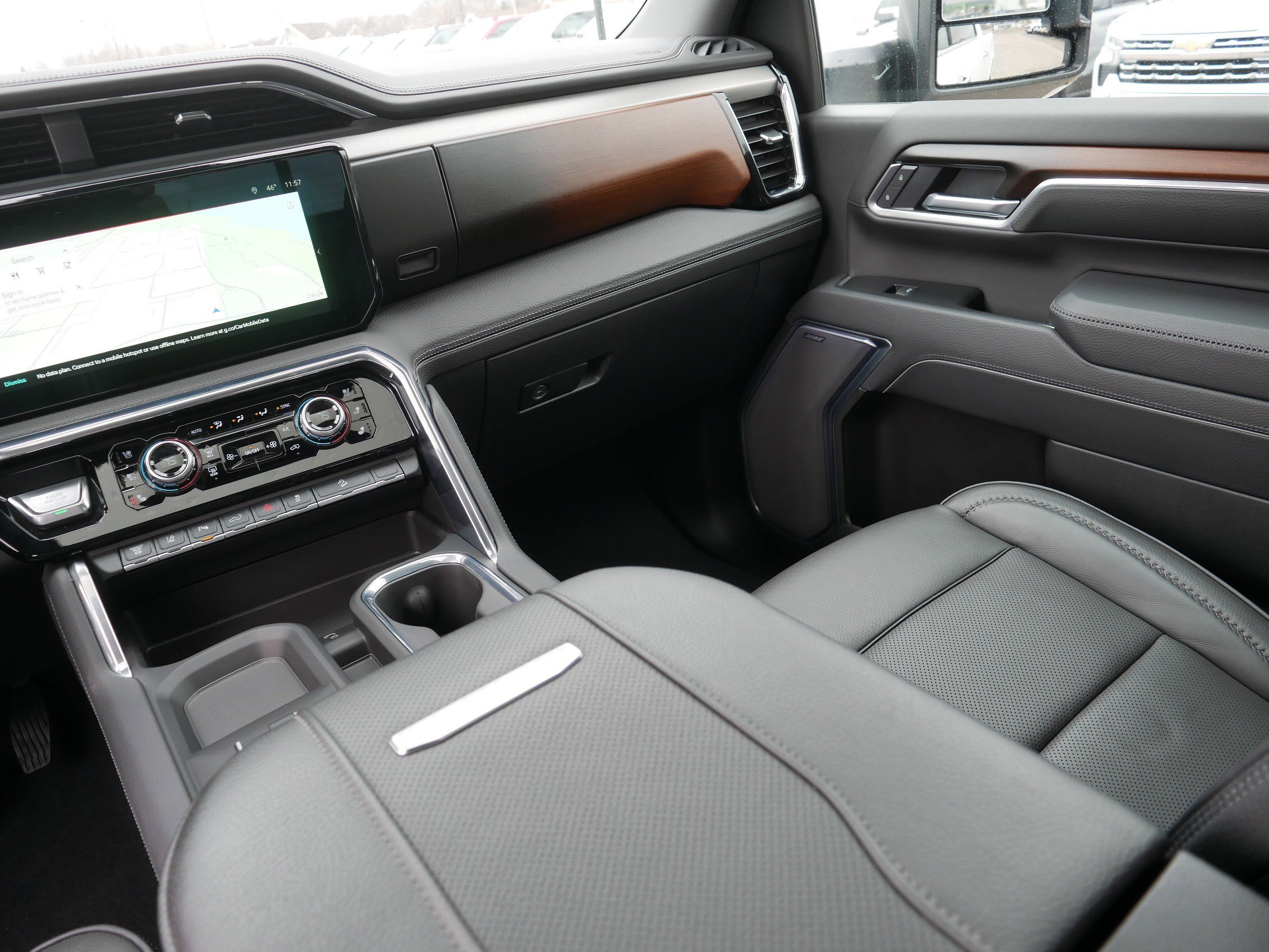 Used 2025 GMC Sierra 3500 Denali w/ Denali Reserve Package image 11