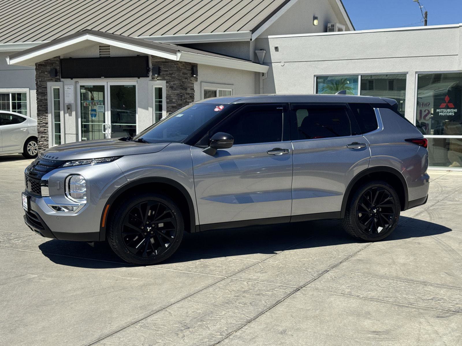Used 2022 Mitsubishi Outlander SE image 8