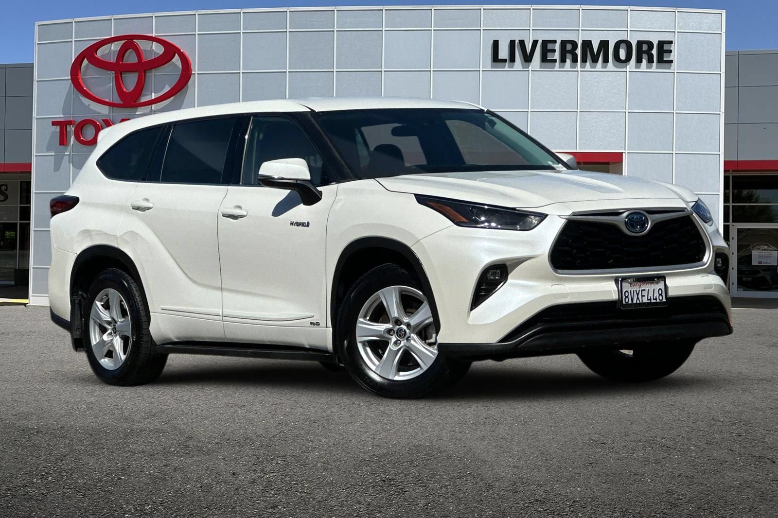 Used 2021 Toyota Highlander LE AWD/4WD image 2