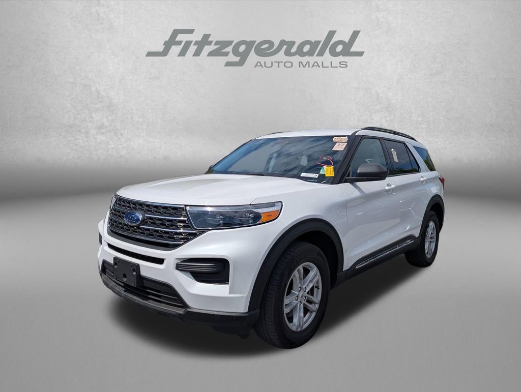 Used 2022 Ford Explorer XLT image 2