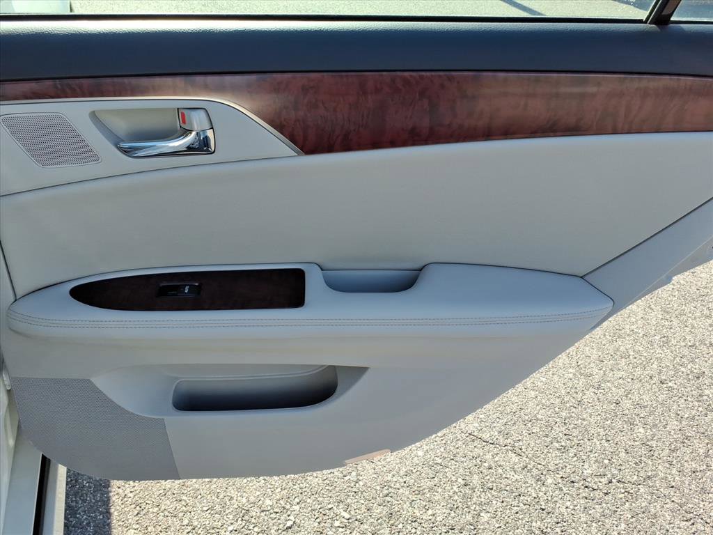 Used 2012 Toyota Avalon FWD image 19