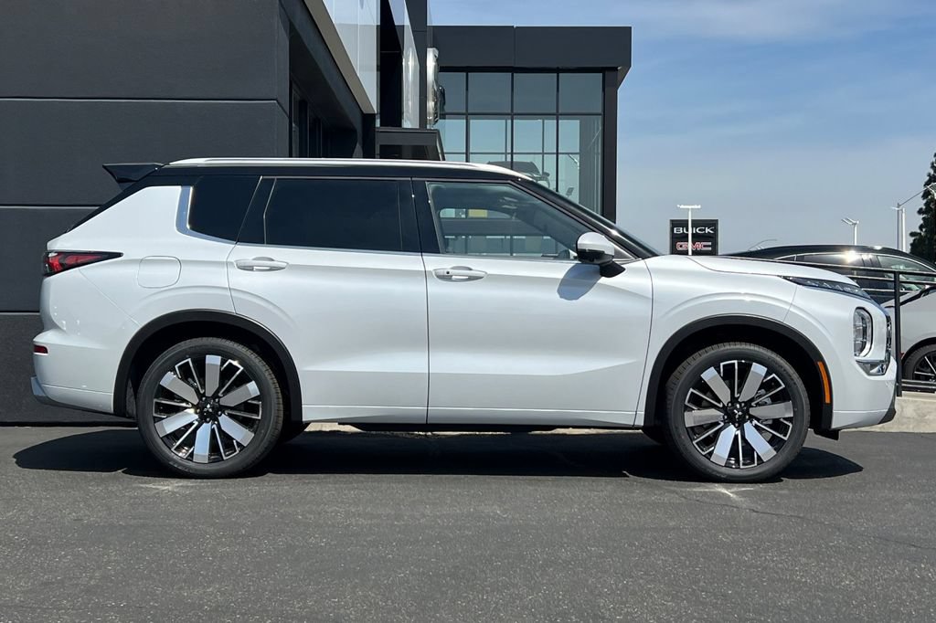 New 2026 Mitsubishi Outlander SEL FWD image 4