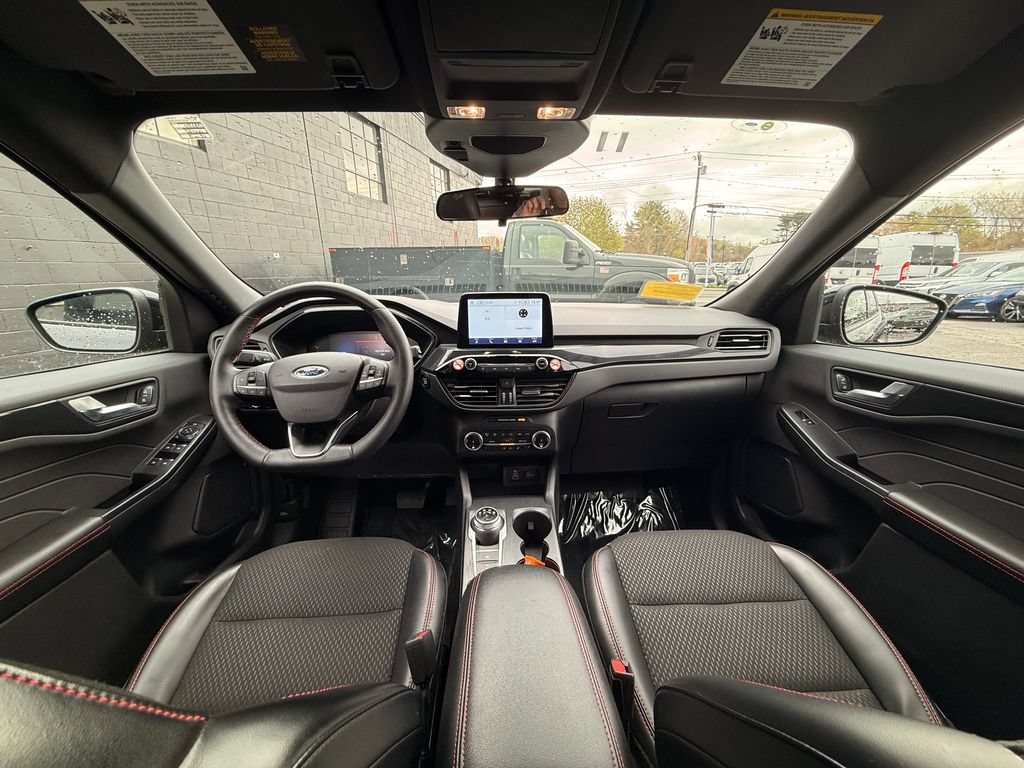 Used 2025 Ford Escape ST-Line Select AWD/4WD image 22