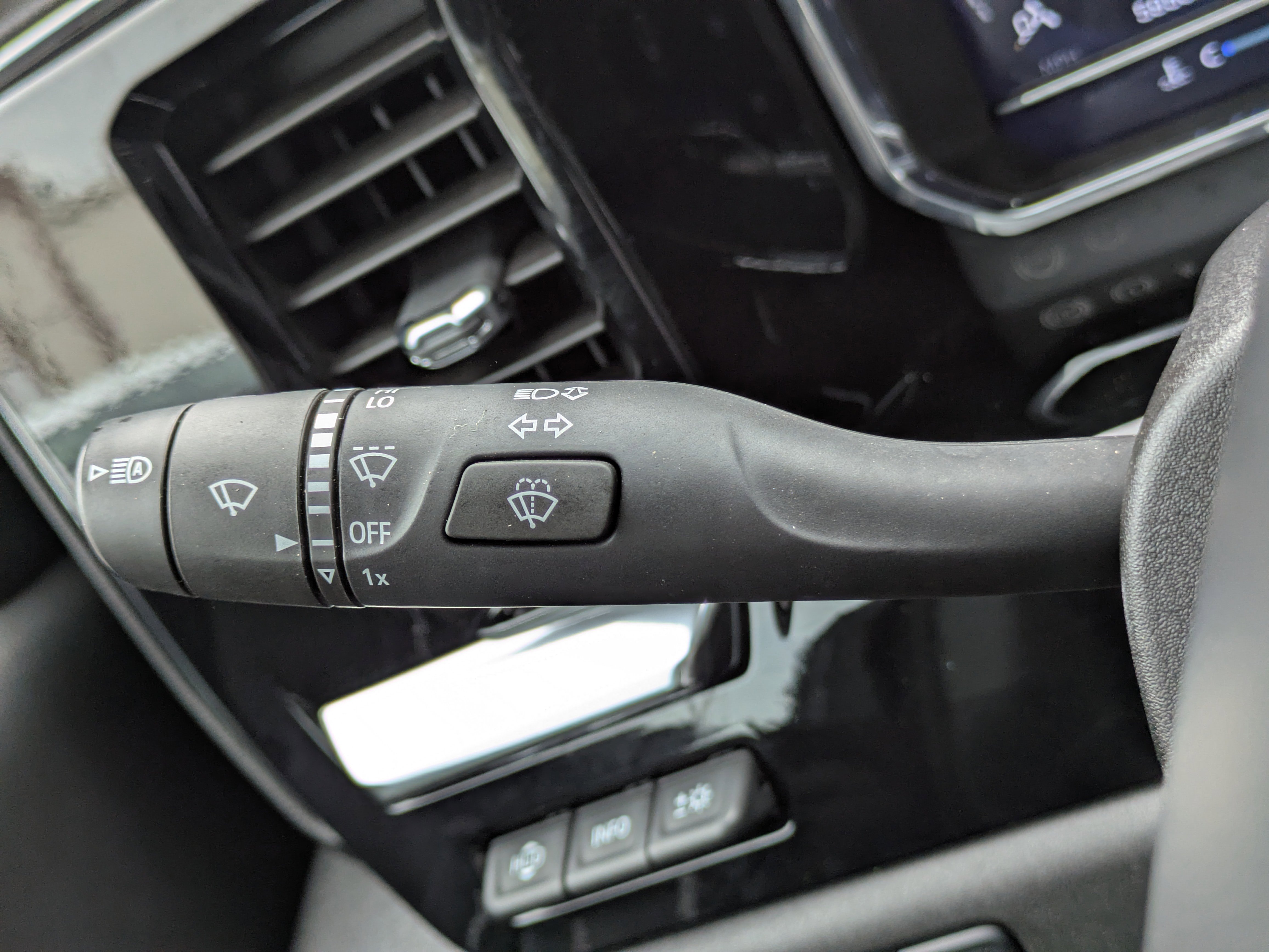 Used 2025 Chevrolet Silverado 2500 LTZ w/ LTZ Plus Package image 16