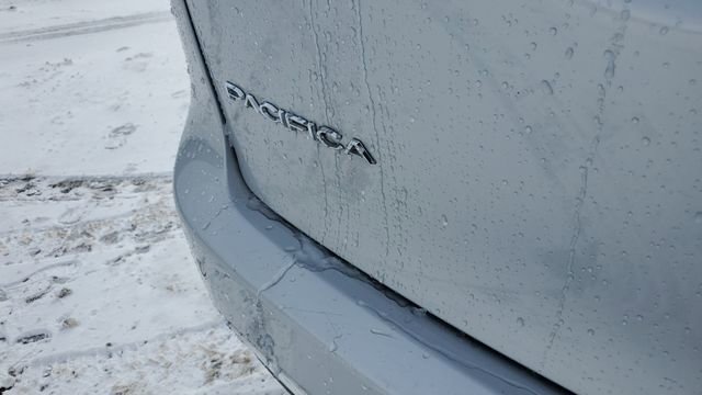 Certified 2024 Chrysler Pacifica Touring-L FWD image 29