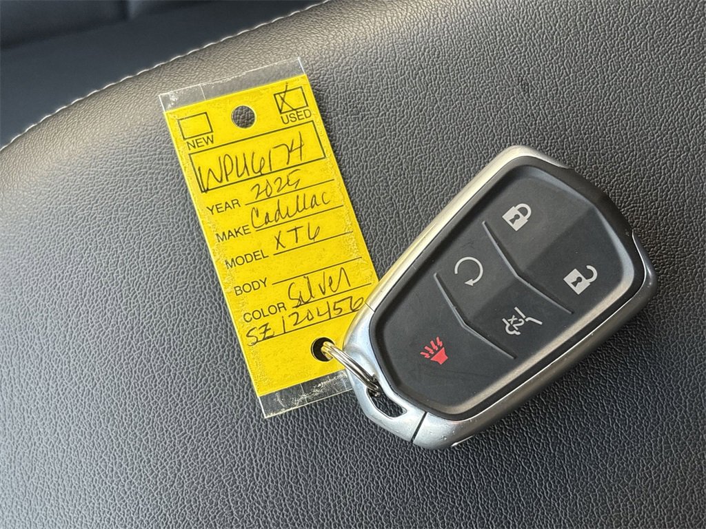 Used 2025 Cadillac XT6 Premium Luxury image 17
