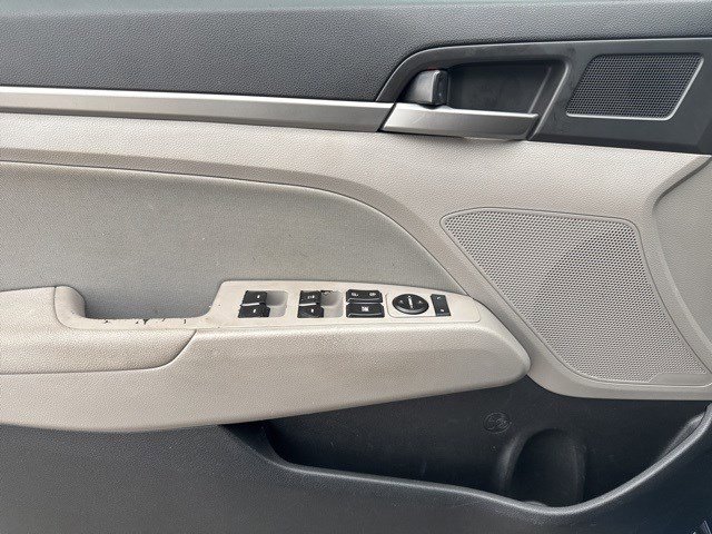 Used 2017 Hyundai Elantra SE image 10