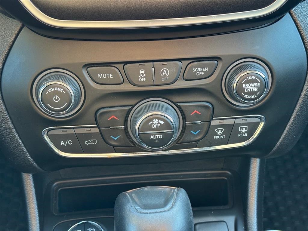 Used 2020 Jeep Cherokee Trailhawk image 18