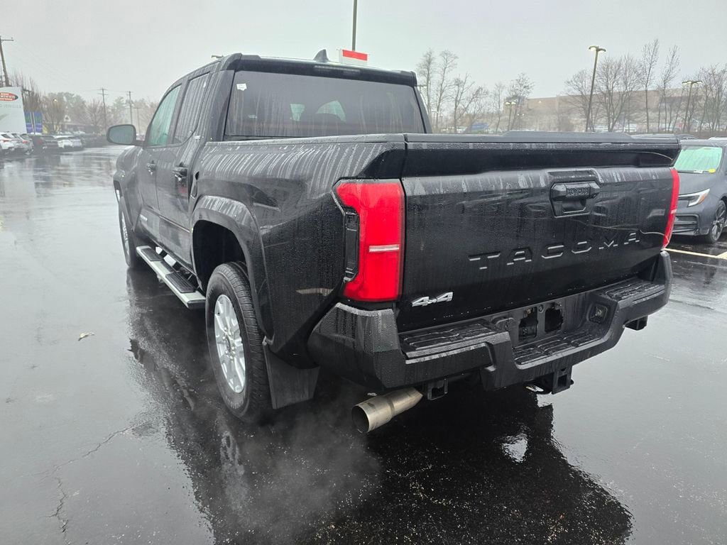 Used 2024 Toyota Tacoma SR5 AWD/4WD image 5