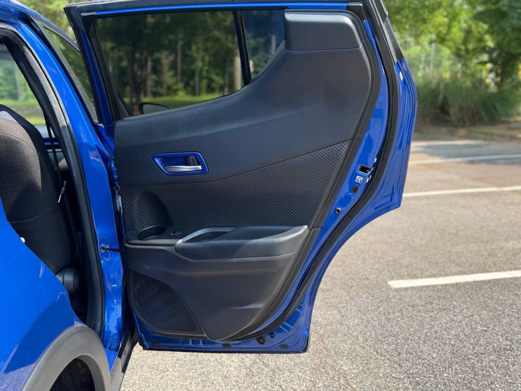 Used 2020 Toyota C-HR XLE FWD image 17