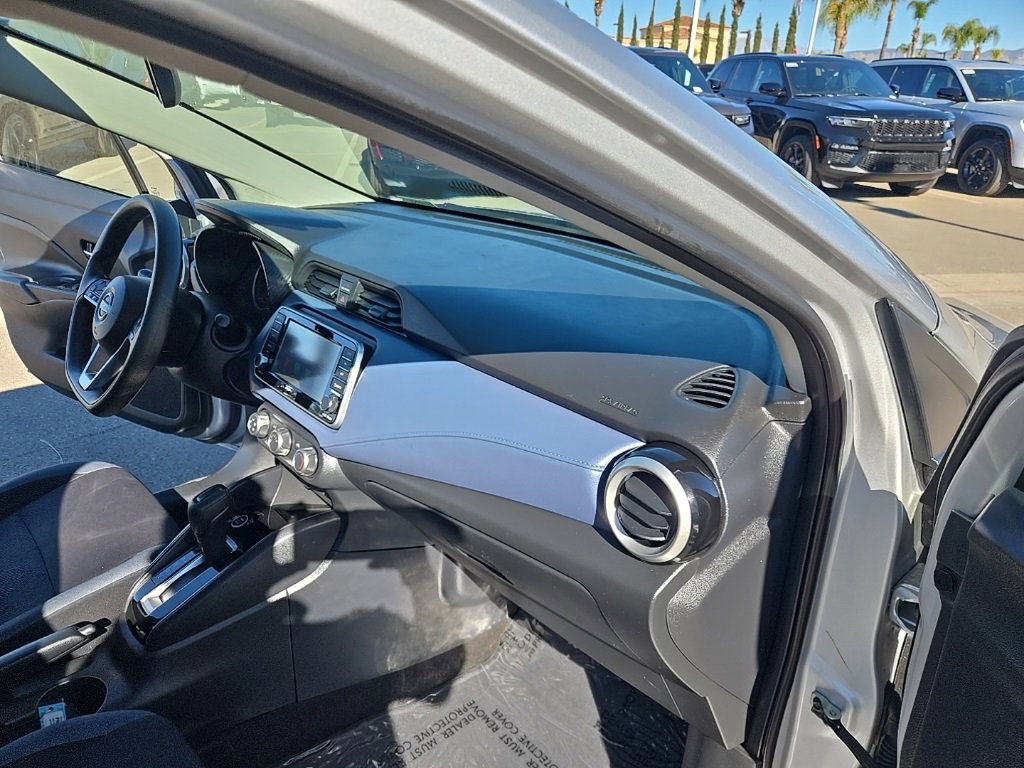 Used 2023 Nissan Versa SV image 33