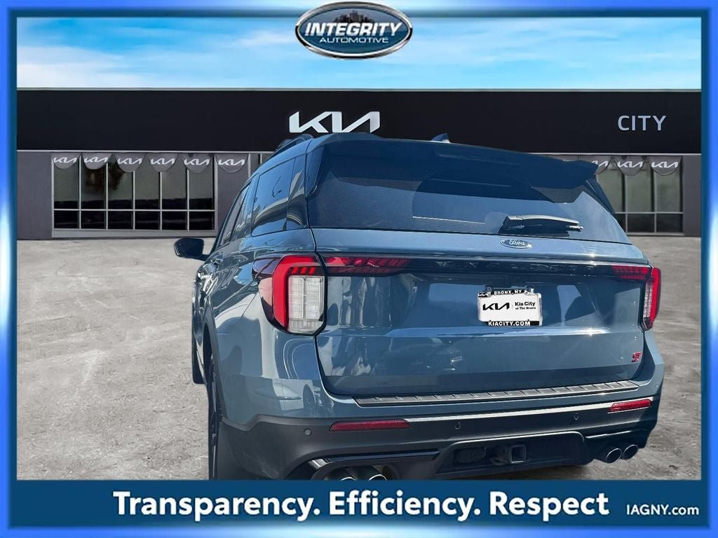 Used 2025 Ford Explorer ST AWD/4WD image 5
