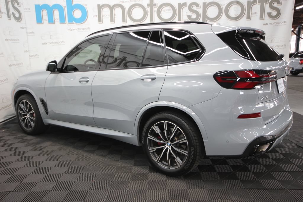 Used 2025 BMW X5 xDrive40i w/ M Sport Package AWD/4WD image 3