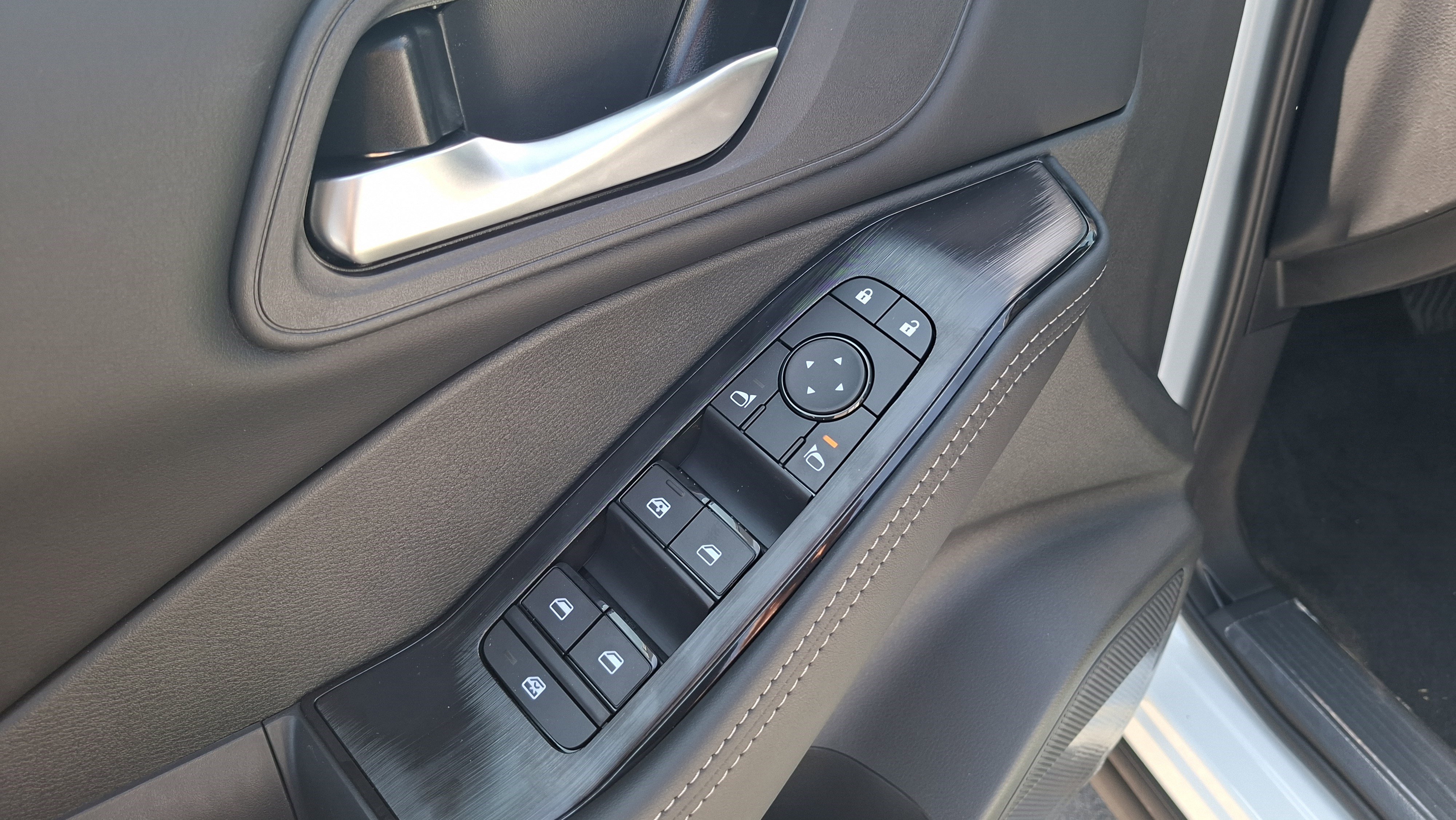 New 2026 Nissan Rogue SV image 12