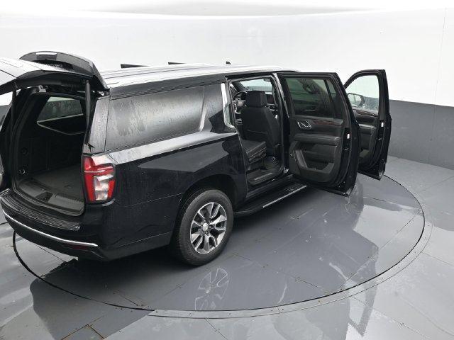 Used 2023 Chevrolet Suburban LT AWD/4WD image 27